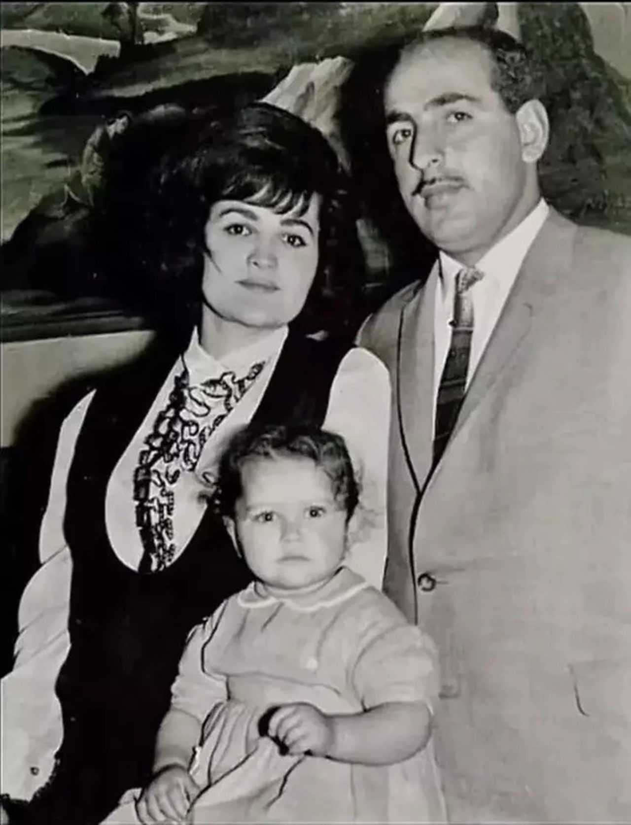 Hülya Avşar'dan Selfi ile Nostaljik Anılar 1 Hulya Avsardan Selfi ile Nostaljik Anilar 2