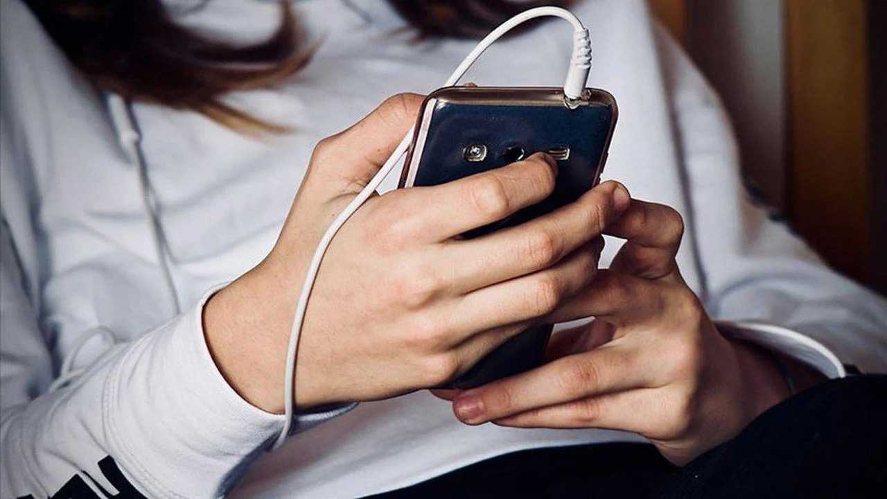 İsveç Okullarda Cep Telefonu Yasaklıyor 2 Isvec Okullarda Cep Telefonu Yasakliyor 3