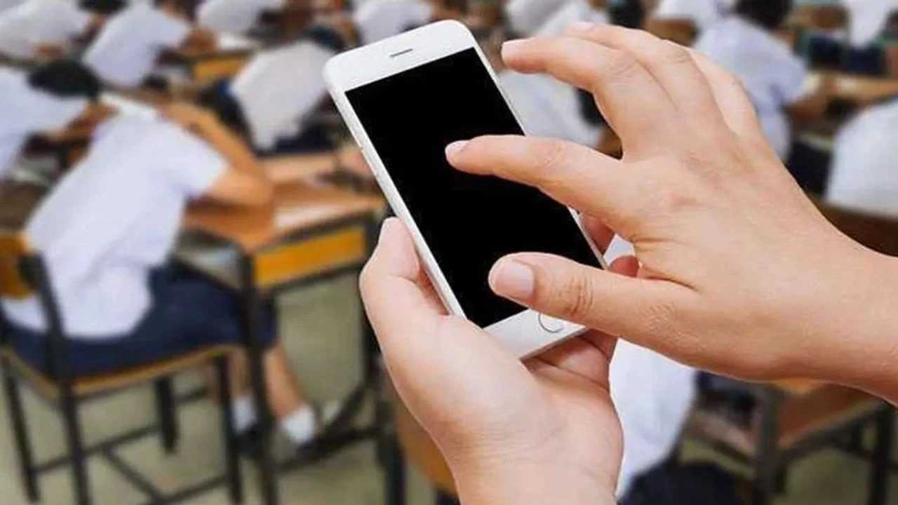 İsveç Okullarda Cep Telefonu Yasaklıyor 3 Isvec Okullarda Cep Telefonu Yasakliyor 4