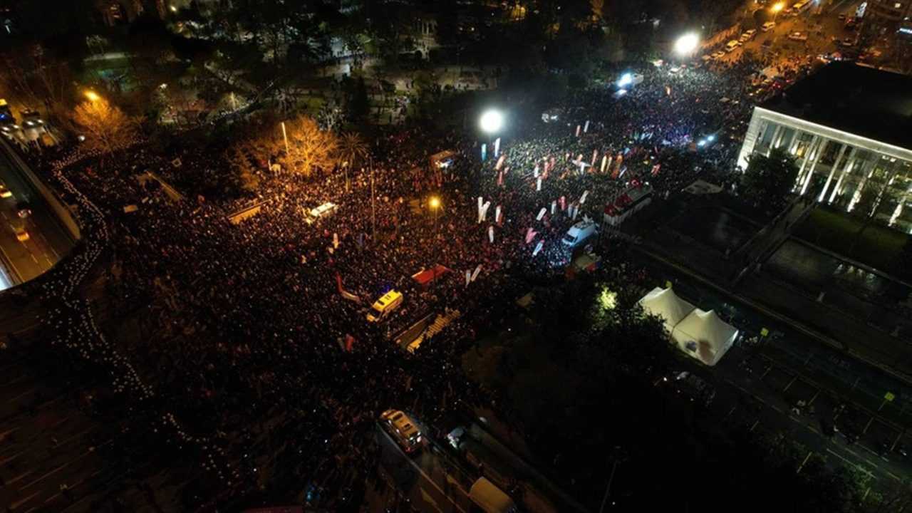 Saraçhane’de Büyük Protesto: Özel’den Sert Mesaj 1 Sarachanede Buyuk Protesto Ozelden Sert Mesaj 2