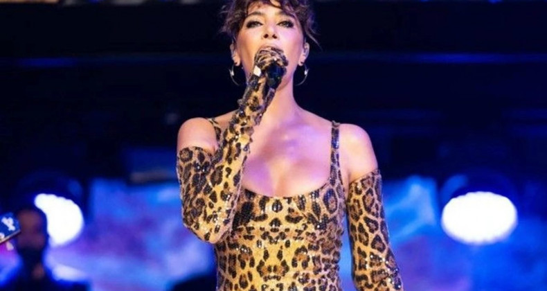Sıla’dan Sahneye Leopar Şıklığı