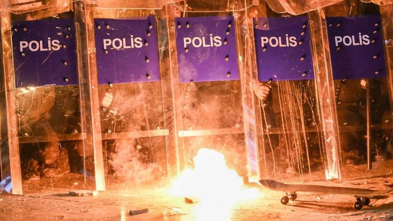 Sokaklarda Çatışma: 1.133 Gözaltı, 123 Yaralı Polis 3 Sokaklarda Catisma 1.133 Gozalti 123 Yarali Polis 4