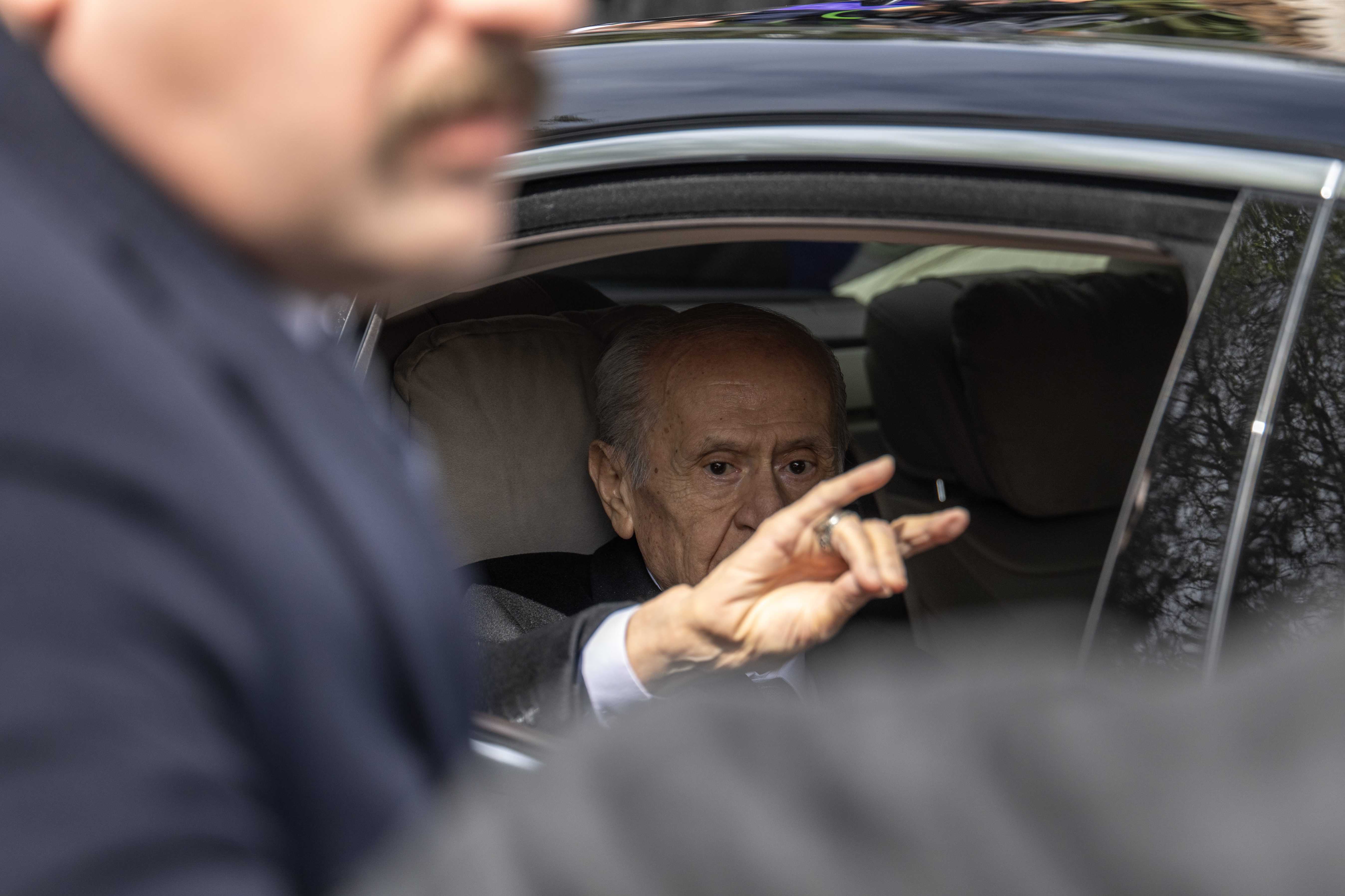 Bahçeli 2 Ay Sonra Siyasete Döndü 6 AA 20250404 37533850 37533847 MHP GENEL BASKANI BAHCELI ALPARSLAN TURKESIN KABRINI ZIYARET ETTI