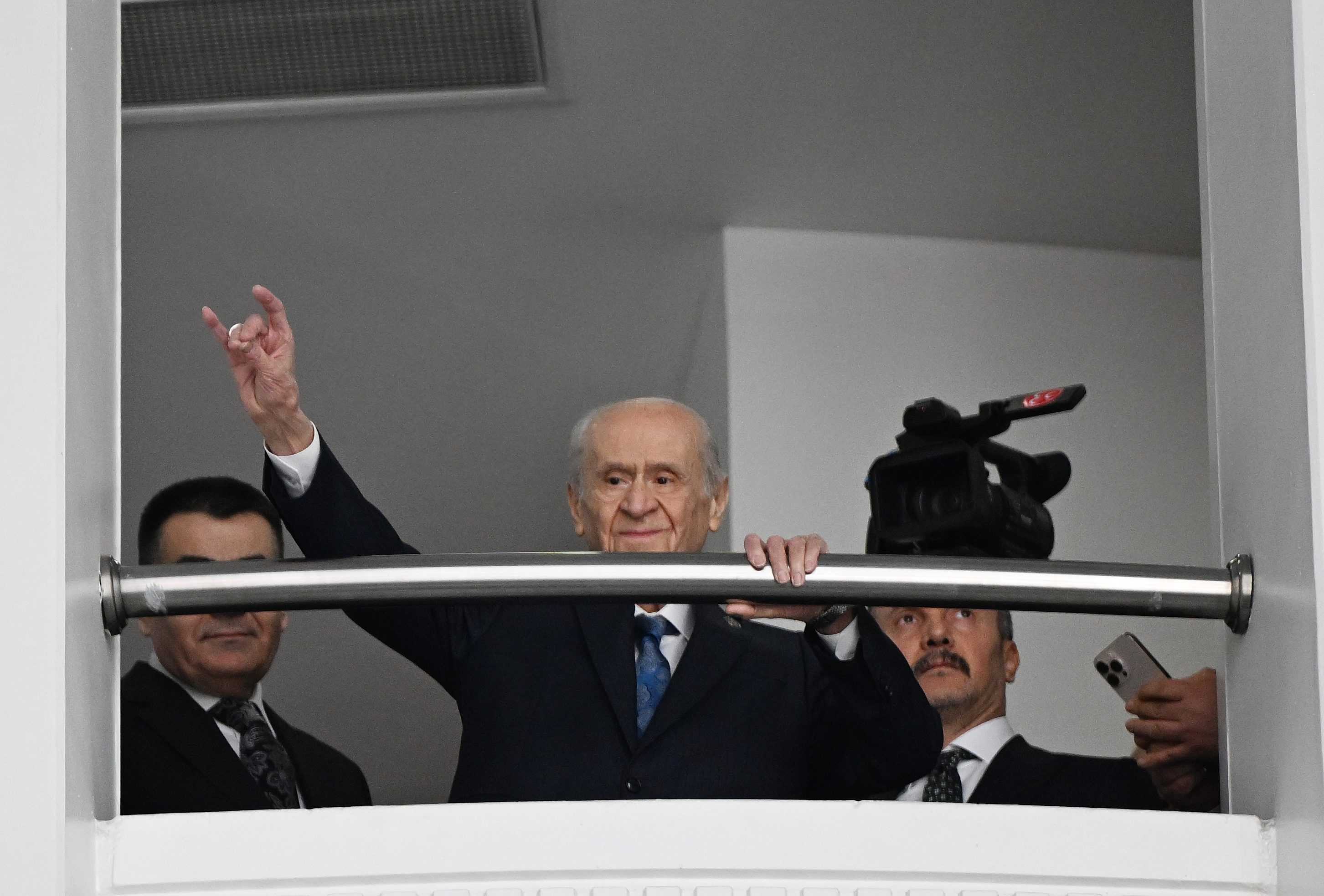 Bahçeli 2 Ay Sonra Siyasete Döndü 1 AA 20250404 37534232 37534230 MHP GENEL BASKANI DEVLET BAHCELI PARTILILERI SELAMLADI