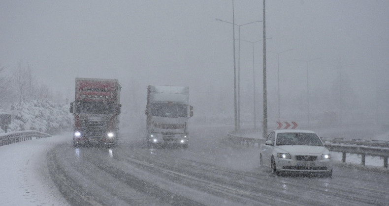 Samsun-Ankara Yolunda Kar Yağışı Trafiği Felç Etti