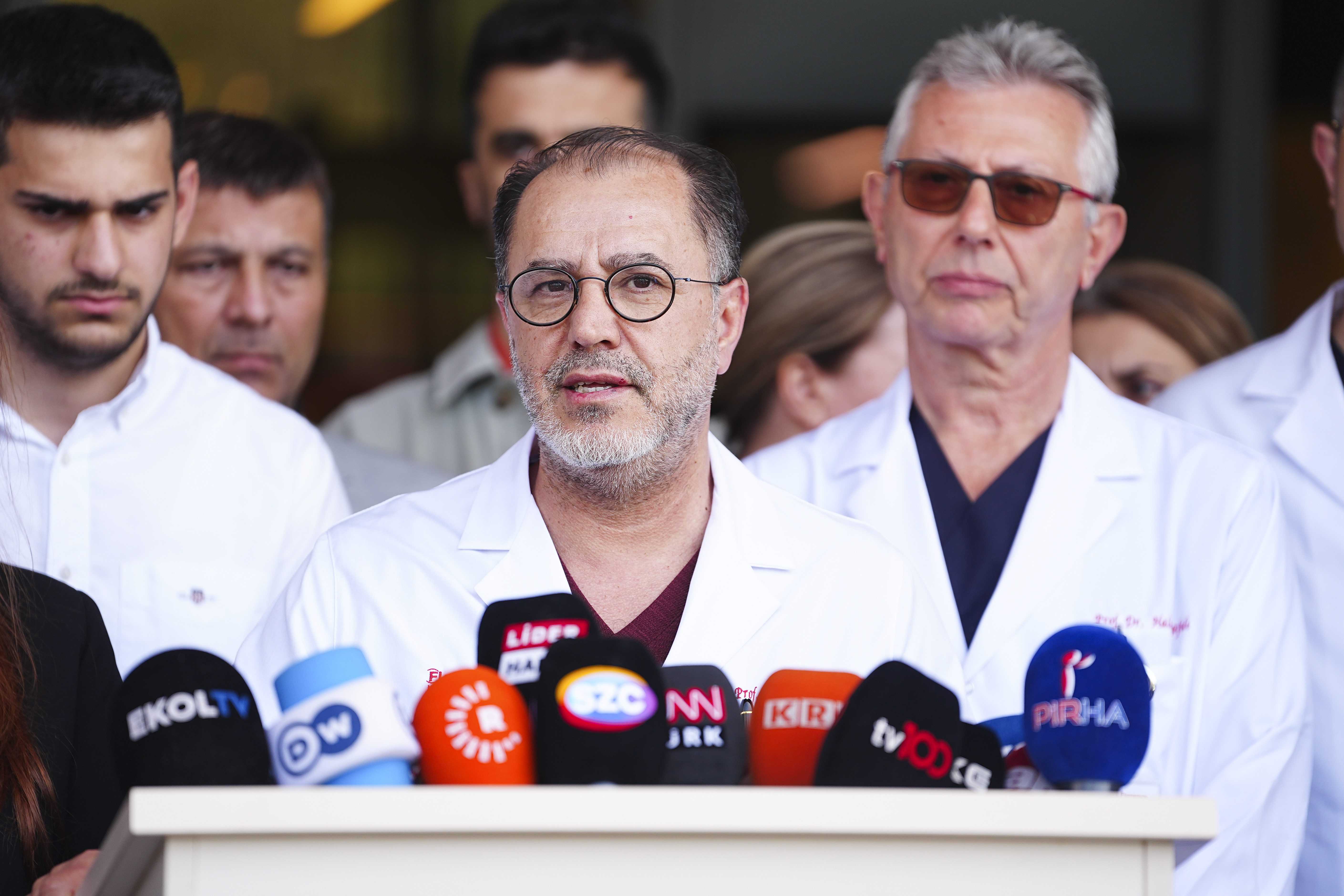 Sırrı Süreyya Önder Şikayetini Söyleyip Yere Yığıldı! 4 AA 20250416 37649390 37649387 DOKTORLARDAN TBMM BASKANVEKILI ONDERIN SAGLIK DURUMUNA ILISKIN ACIKLAMA