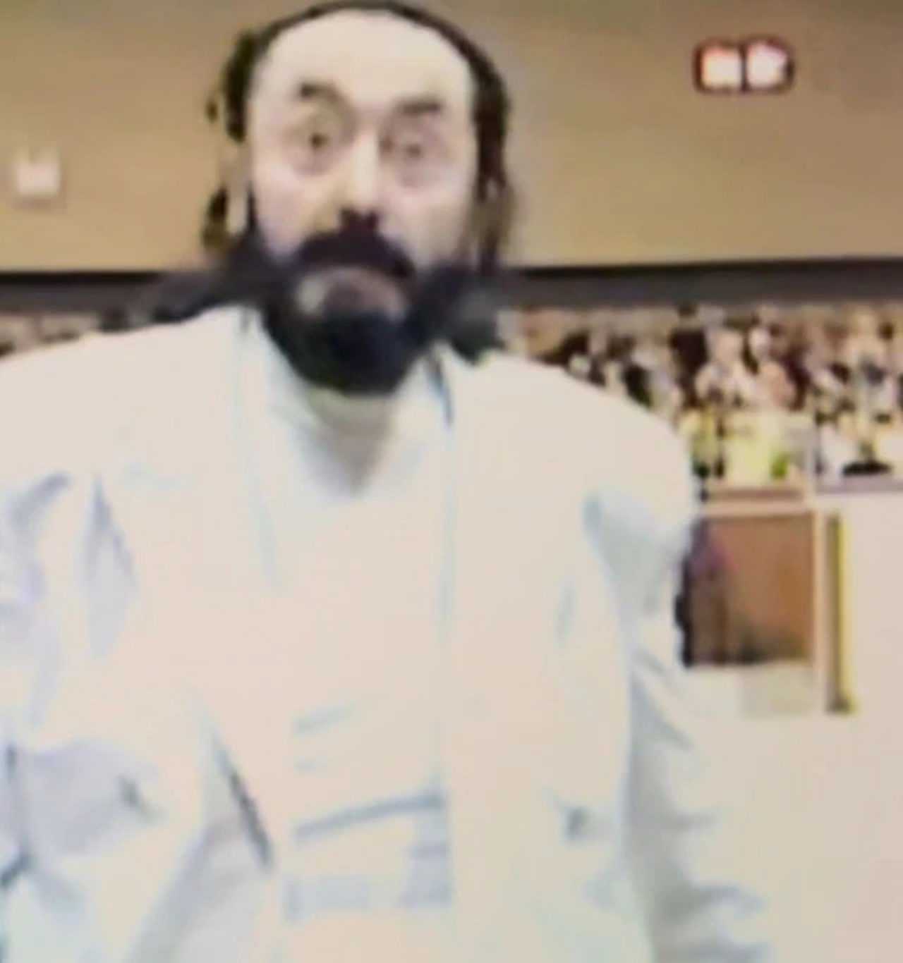 Adnan Oktar’ın Cezaevi Görüntüsü Şok Etti 1 Adnan Oktarin Cezaevi Goruntusu Sok Etti 2