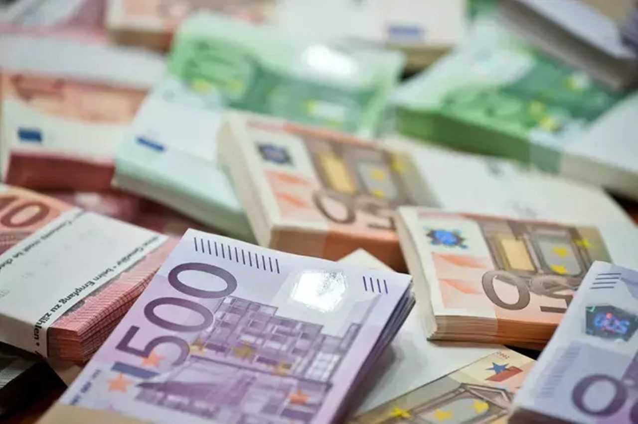 Dövizde Yeni Dalga: Dolar, Euro ve Sterlin Yükselişte 2 Dovizde Yeni Dalga Dolar Euro ve Sterlin Yukseliste 3