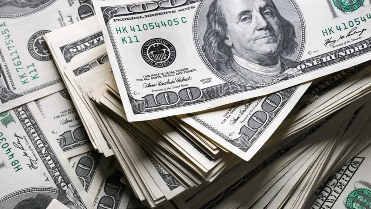 Kurlarda Sarsıntı: Dolar ve Euro Yeni Zirvelerde 2 Kurlarda Sarsinti Dolar ve Euro Yeni Zirvelerde 3