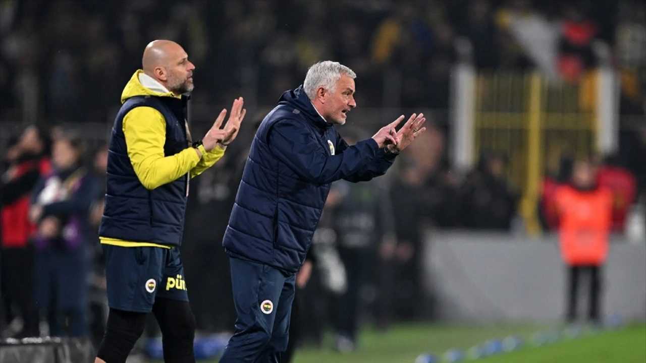 Mourinho’nun Skandal Hareketi Derbiyi Çalkaladı 2 Mourinhonun Skandal Hareketi Derbiyi Calkaladi 2