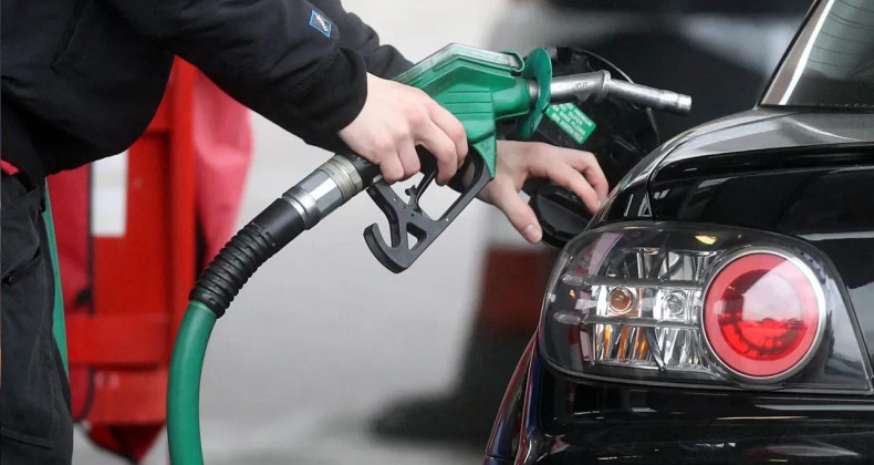 Petrol Düşüşü Akaryakıta Yansıdı: Benzine 2,24 TL İndirim