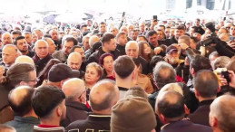 Sahnede Gelen Veda: Sevenleri Yasa Boğuldu