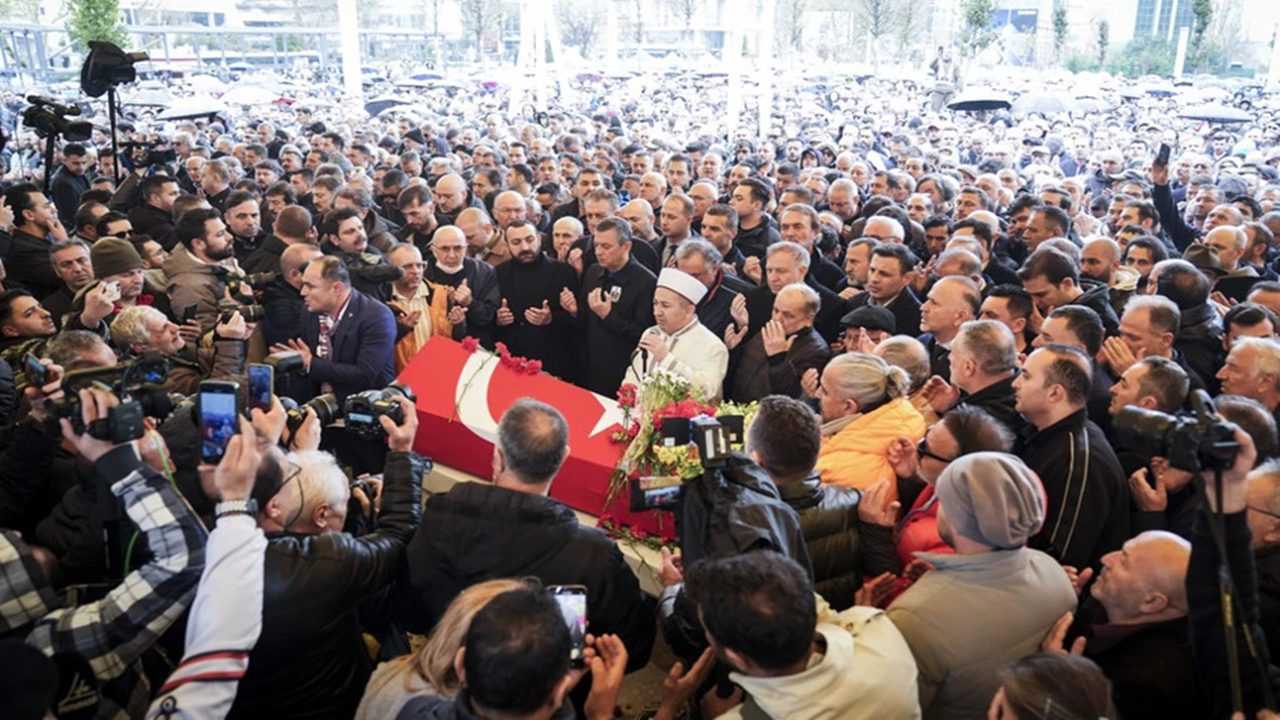 Sanat Dünyası Yıkıldı: Volkan Konak'ın Ani Vefatı Şok Etti 4 Sanat Dunyasi Yikildi Volkan Konakin Ani Vefati Sok Etti 6