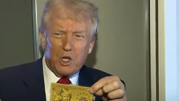 Trump, Üzerinde Resmi Olan Altın Kartı Açıkladı