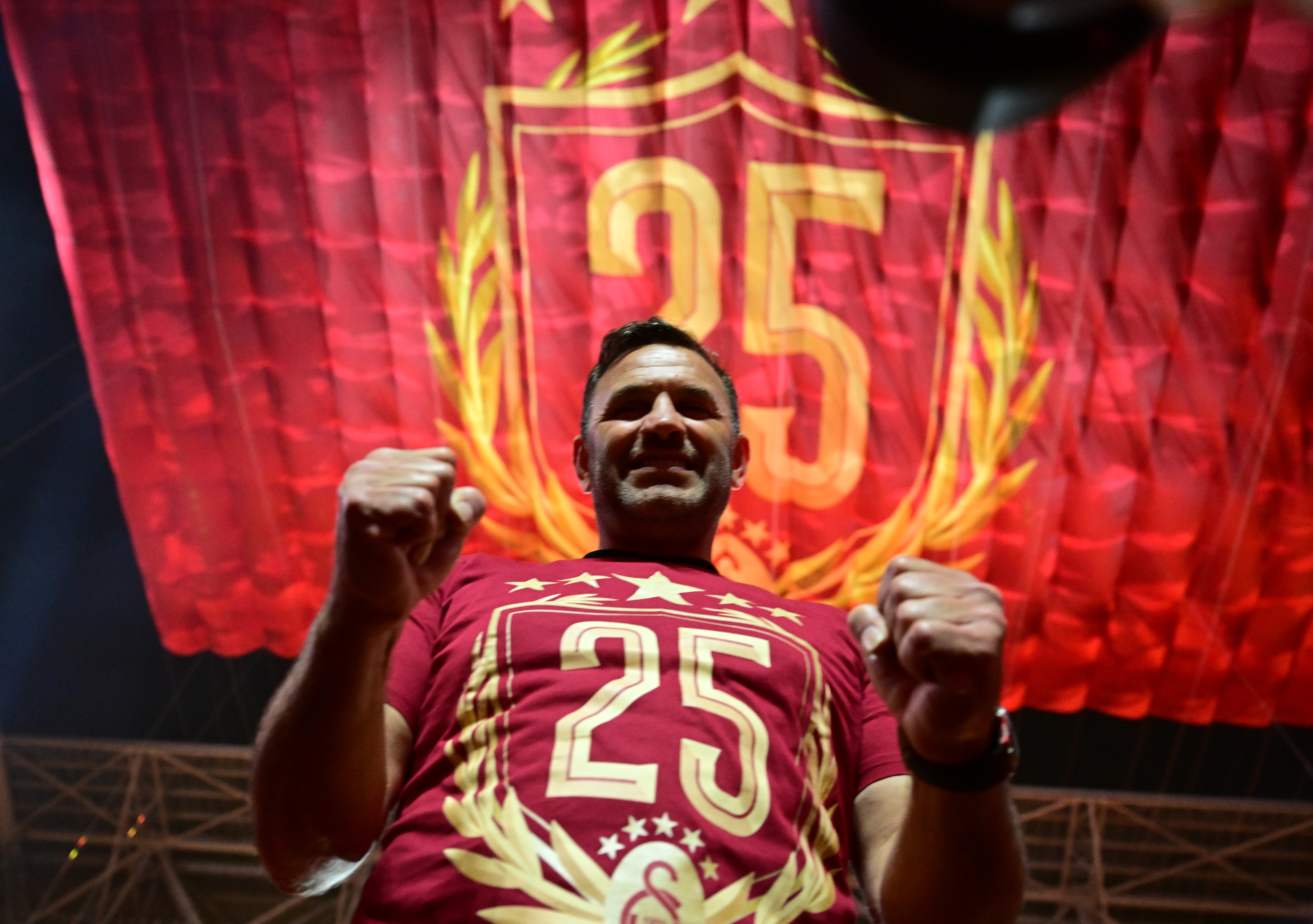 24 Saatte Servet! Galatasaray Rekor Kırdı 10 AA 20250518 38002773 38002757 GALATASARAY SAMPIYONLUGU KUTLUYOR 1