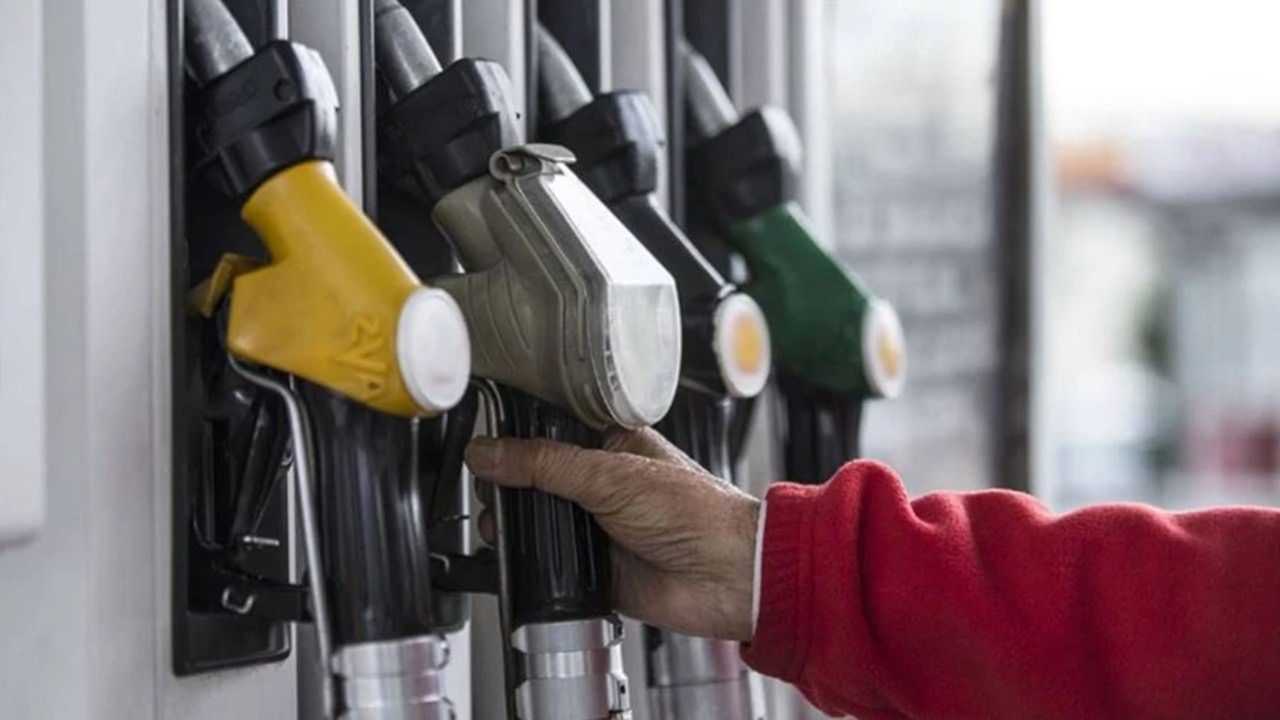 Benzin ve Motorine Zam Kapıda: Fiyatlar Rekora Koşuyor 2 Benzin ve Motorine Zam Kapida Fiyatlar Rekora Kosuyor 3