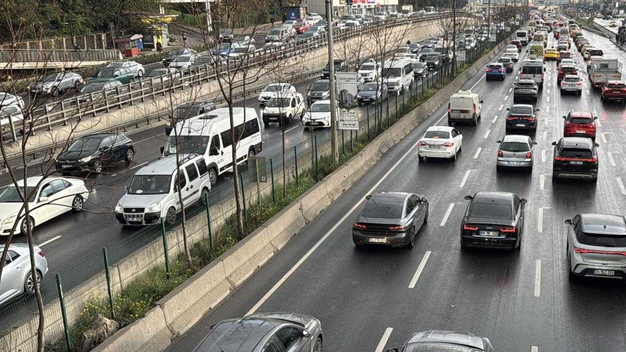 Buyuksehirler Nefes Alamiyor Trafikte Patlama 1