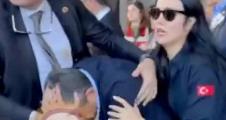 CHP Lideri Özgür Özel’e Cenazede Yumruklu Saldırı