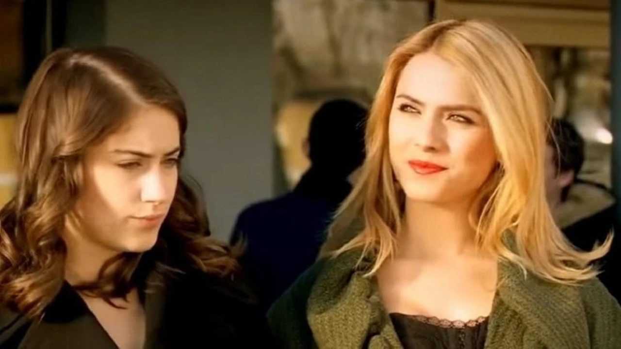 Ceyda Ateş'ten Şok İtiraflar: Hande'nin Sarı Saçı ve Estetik 2 Ceyda Atesten Sok Itiraflar Handenin Sari Saci ve Estetik 3