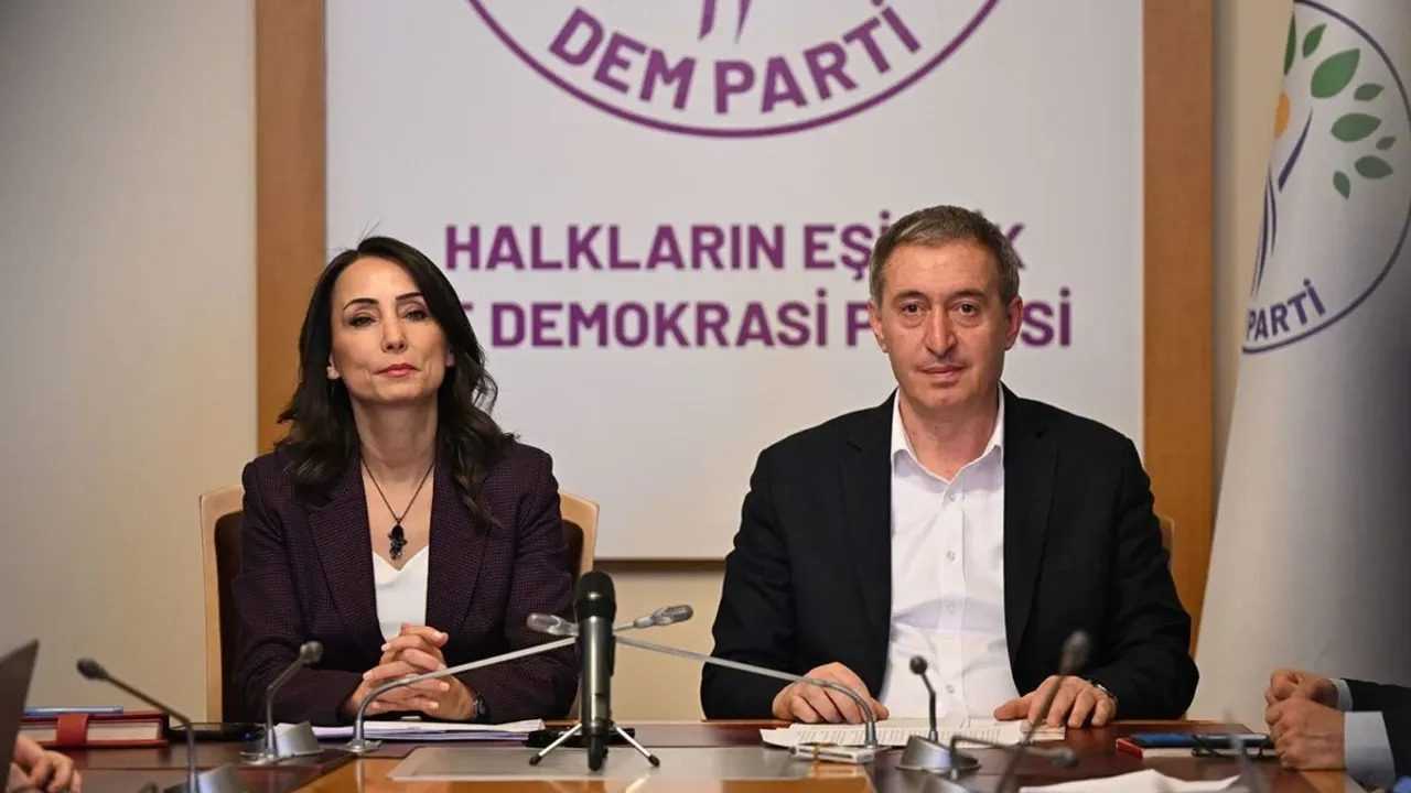 DEM’den AK Parti’ye Ziyaret, Davutoğlu ile Kritik Görüşme 2 DEMden AK Partiye Ziyaret Davutoglu ile Kritik Gorusme 2