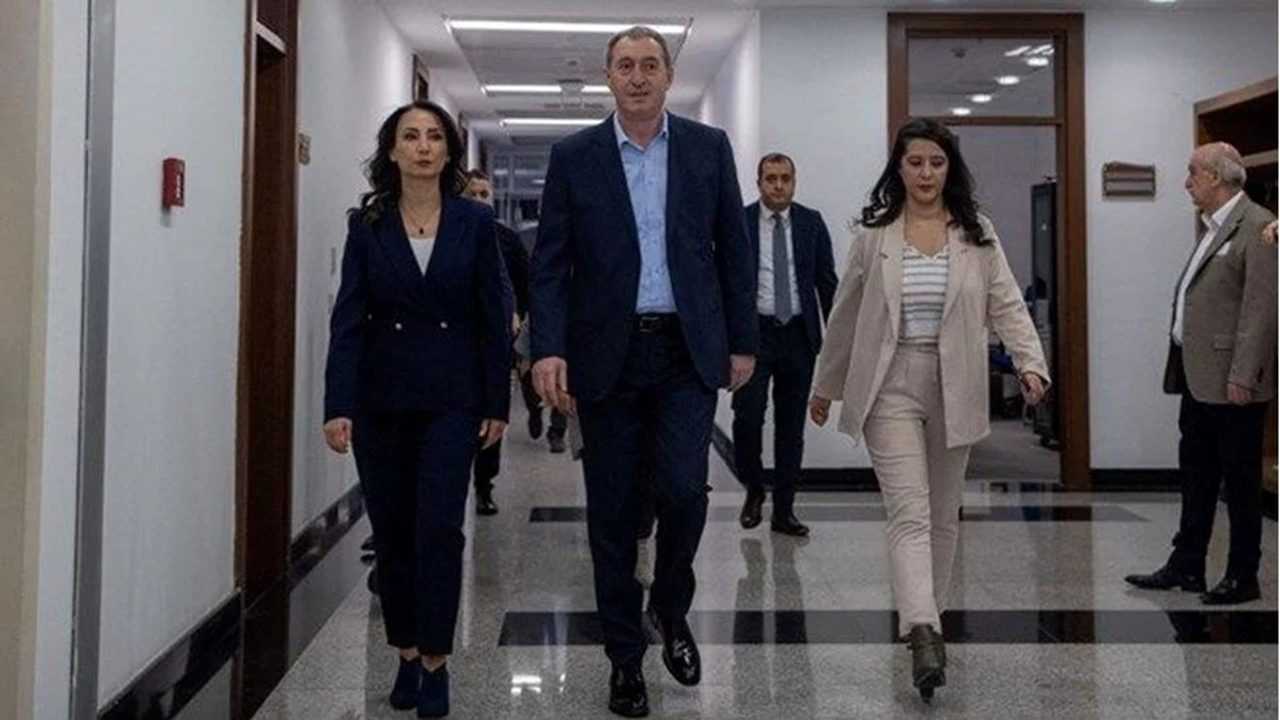 DEM’den AK Parti’ye Ziyaret, Davutoğlu ile Kritik Görüşme 3 DEMden AK Partiye Ziyaret Davutoglu ile Kritik Gorusme 3
