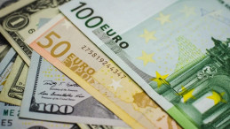 Dövizde Yükseliş Sürüyor: Dolar Euro ve Sterlin Rekora Yakın