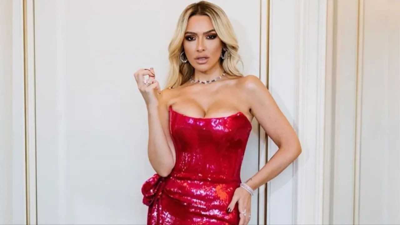 Hadise Yine Gündemde: Usher, Sarı Elbise ve Sert Mesaj 4 Hadise Yine Gundemde Usher Sari Elbise ve Sert Mesaj 5