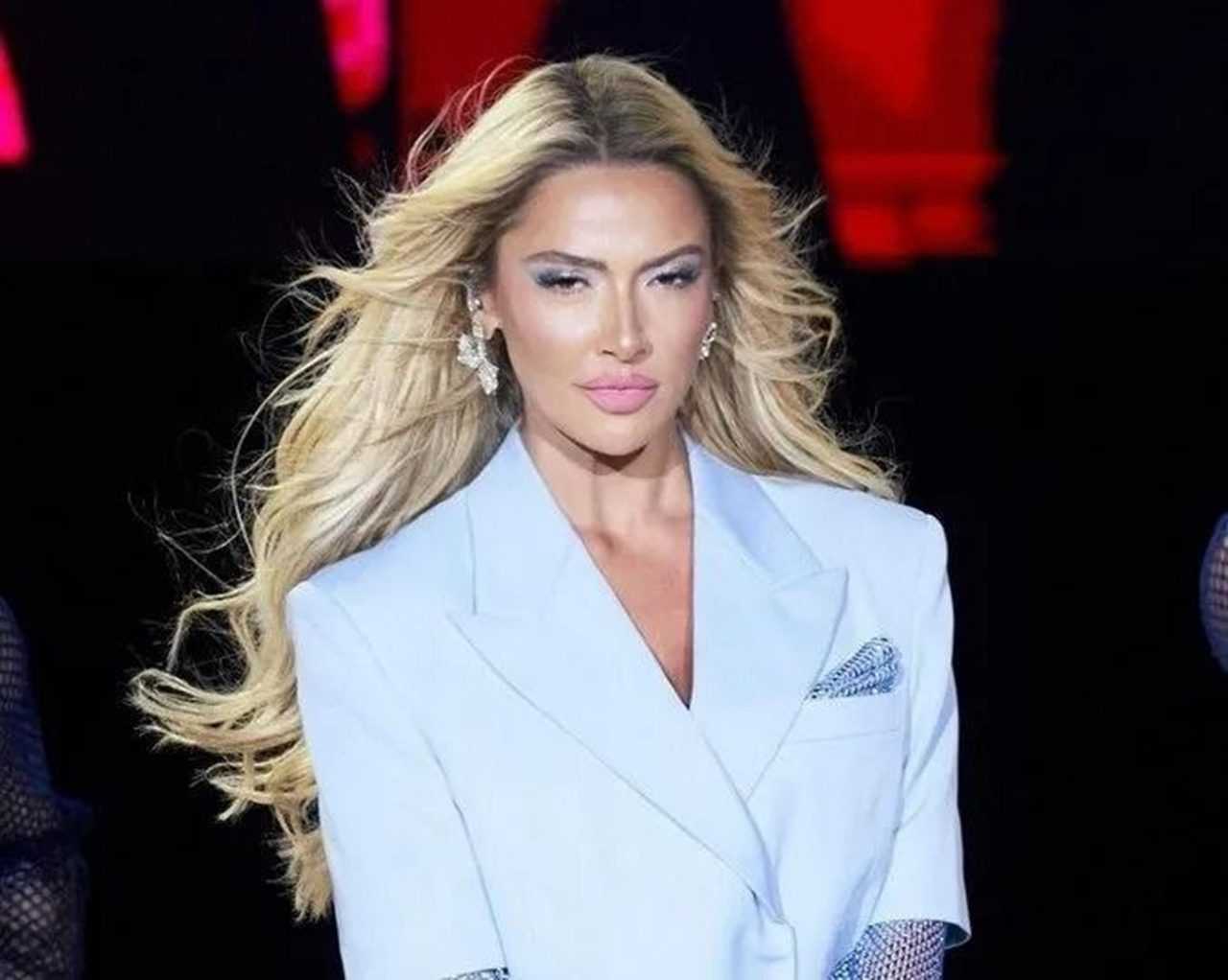 Hadise Yine Gündemde: Usher, Sarı Elbise ve Sert Mesaj 5 Hadise Yine Gundemde Usher Sari Elbise ve Sert Mesaj 6