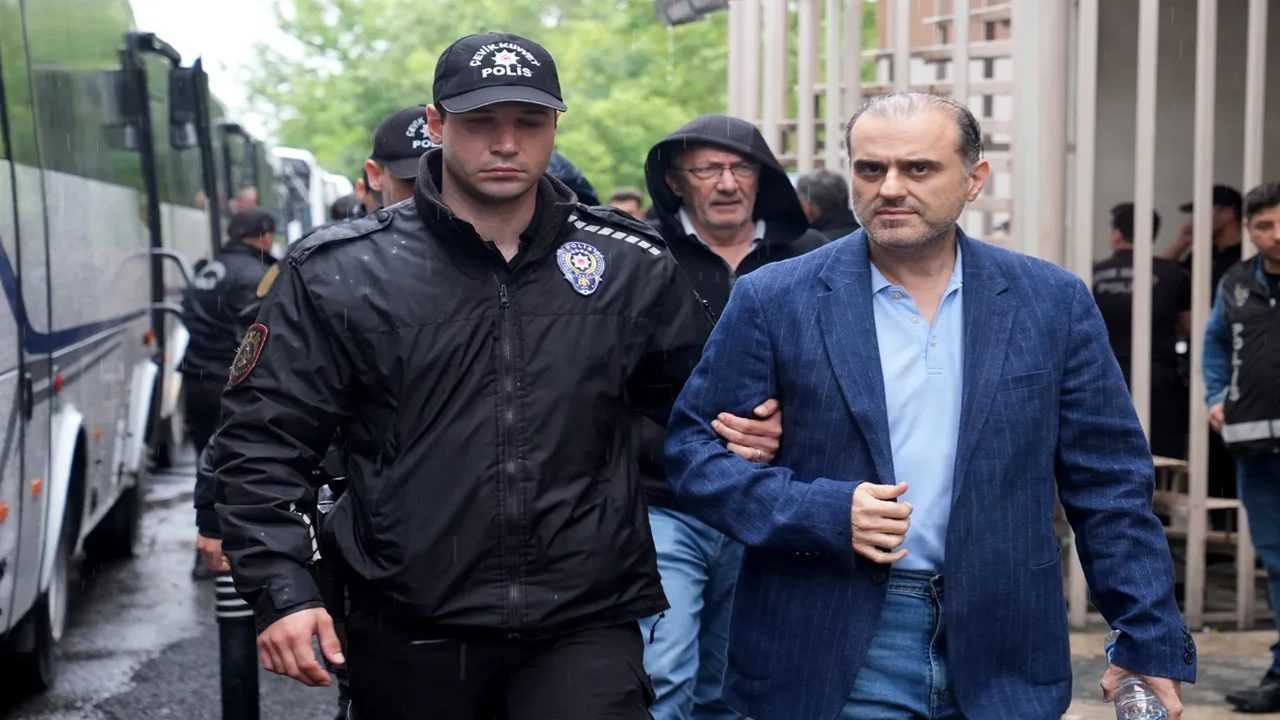 İBB’de Dev Yolsuzluk Operasyonu: İmamoğlu Gündem'de 4 IBBde Dev Yolsuzluk Operasyonu Imamoglu Gundemde 5