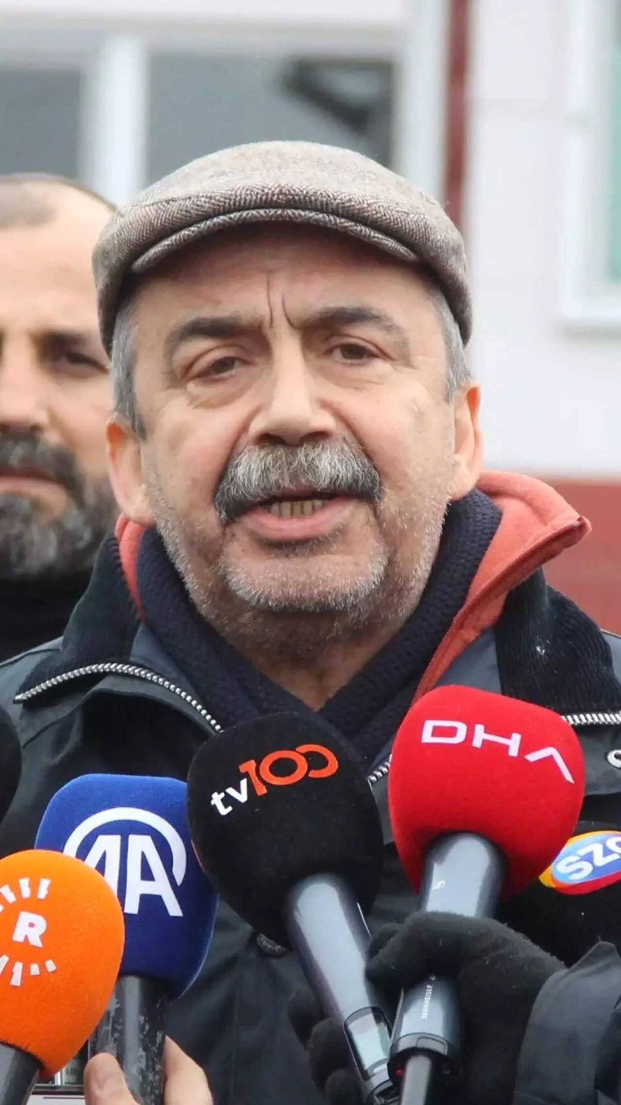 Sırrı Süreyya Önder'e Veda: Siyaset ve Sanat Dünyası Yasta 1 Sirri Sureyya Ondere Veda Siyaset ve Sanat Dunyasi Yasta 2