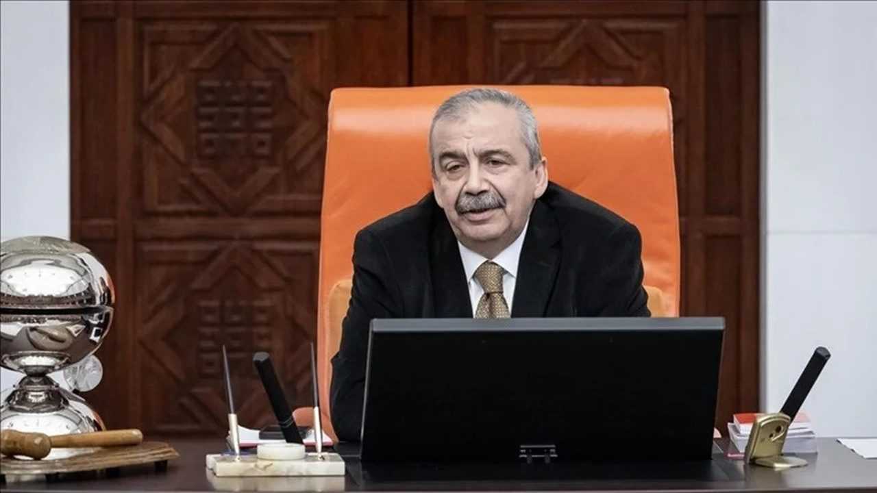 Sırrı Süreyya Önder'e Veda: Siyaset ve Sanat Dünyası Yasta 2 Sirri Sureyya Ondere Veda Siyaset ve Sanat Dunyasi Yasta 3