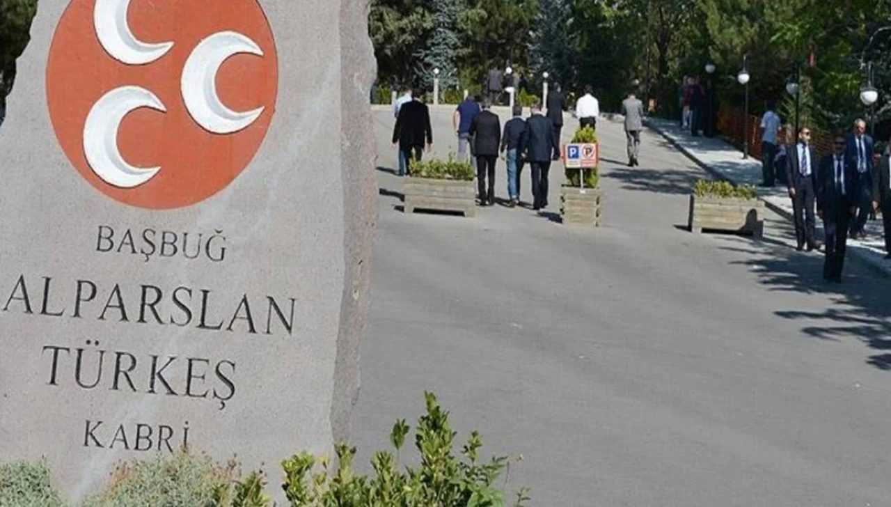 Türkeş’in Mezarına Anıt Statüsü İçin Kritik Hamle 2 Turkesin Mezarina Anit Statusu Icin Kritik Hamle 2