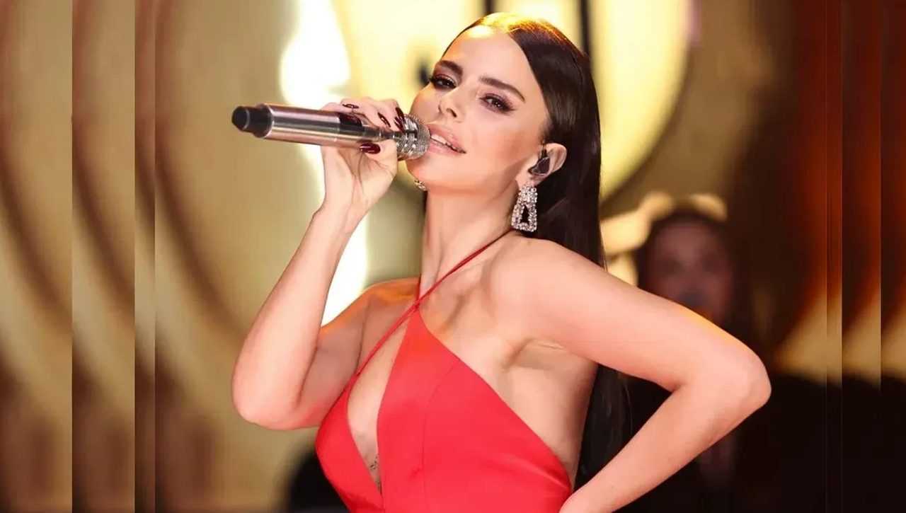 Ünlü Şarkıcı Simge Sağın, Ablasının Vefatıyla Yıkıldı 3 Unlu Sarkici Simge Sagin Ablasinin Vefatiyla Yikildi 4