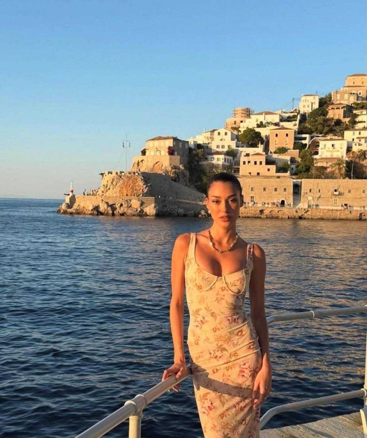 Dilan Çiçek Deniz Yaz Tatilinde Fırtına Gibi Esti 2 Dilan Cicek Deniz Yaz Tatilinde Firtina Gibi Esti 3