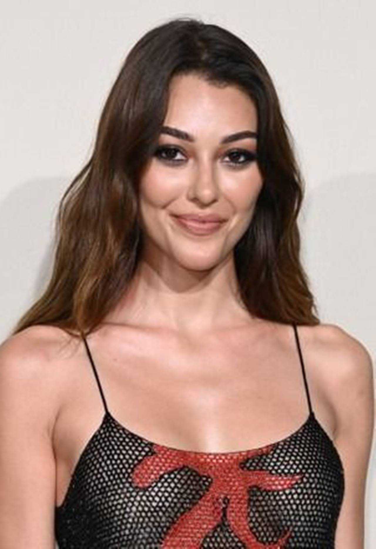 Dilan Çiçek Deniz Yaz Tatilinde Fırtına Gibi Esti 7 Dilan Cicek Deniz Yaz Tatilinde Firtina Gibi Esti 8