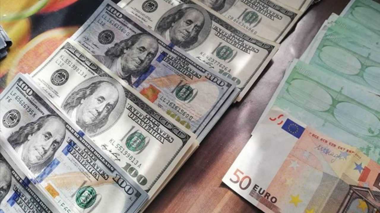 Dolar ve Euro Rekora Yaklaşıyor: Kurda Sert Yükseliş 2 Dolar ve Euro Rekora Yaklasiyor Kurda Sert Yukselis 3
