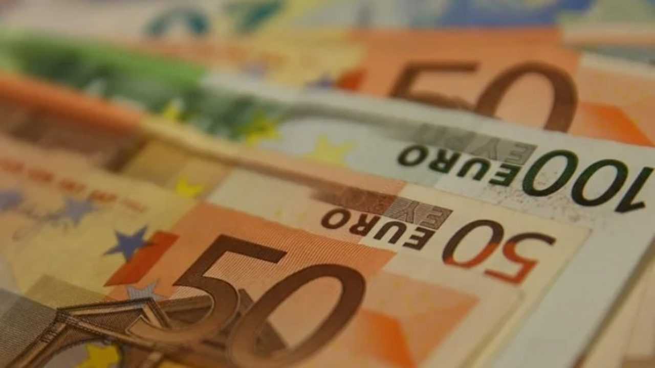Dolar ve Euro Rekora Yaklaşıyor: Kurda Sert Yükseliş 3 Dolar ve Euro Rekora Yaklasiyor Kurda Sert Yukselis 4