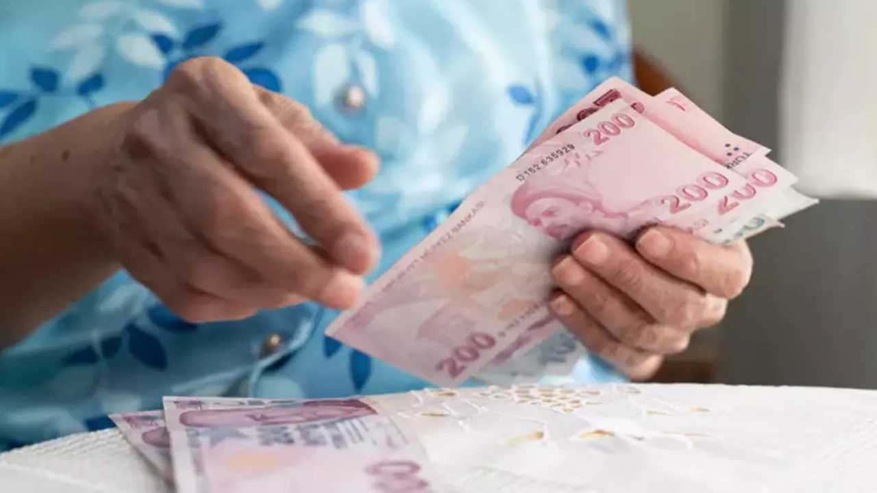 Emekliye Zam Umudu: Hükümet Temmuz’u İşaret Etti 3 Emekliye Zam Umudu Hukumet Temmuzu Isaret Etti 4