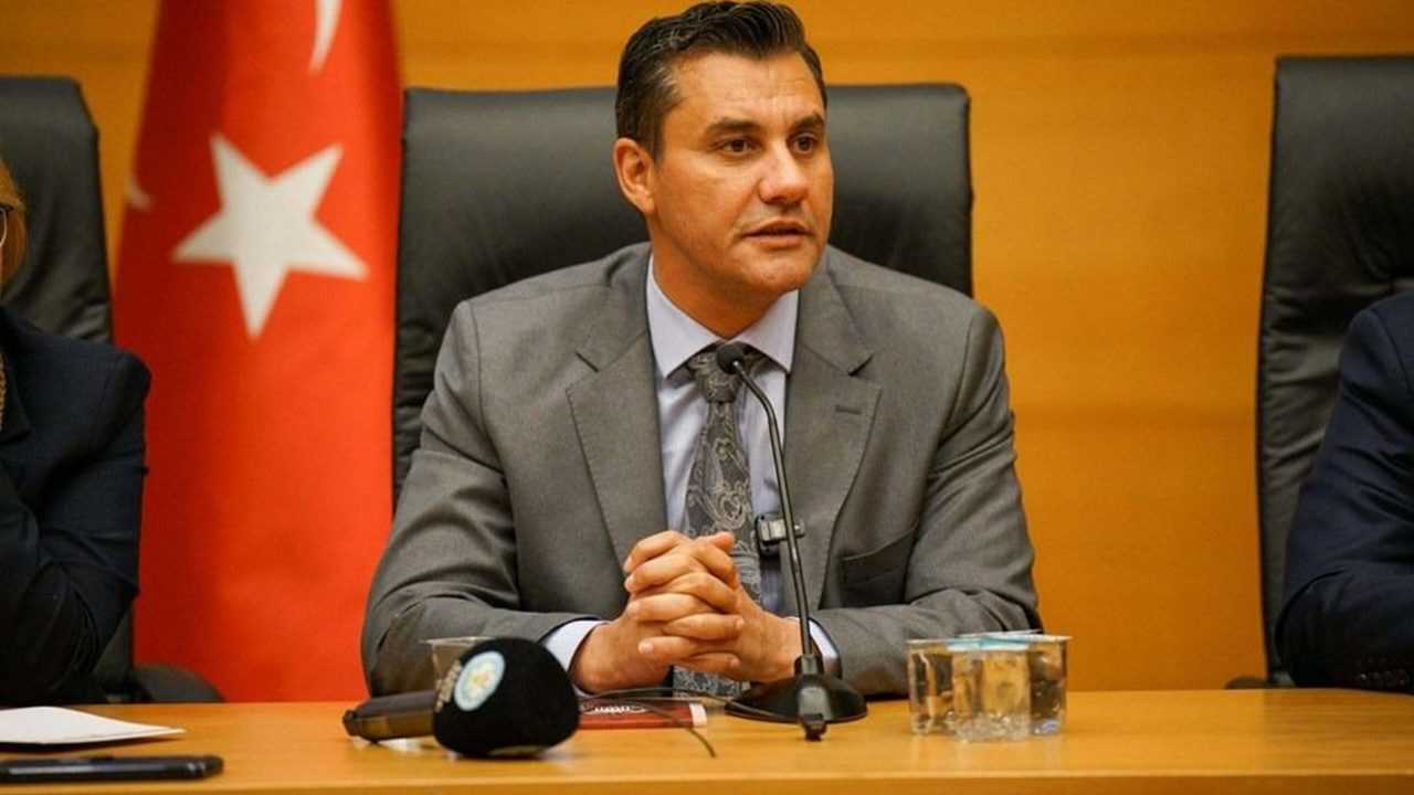 Ferdi Zeyrek Son Yolculuğuna Uğurlanıyor 1 Ferdi Zeyrek Son Yolculuguna Ugurlaniyor 2