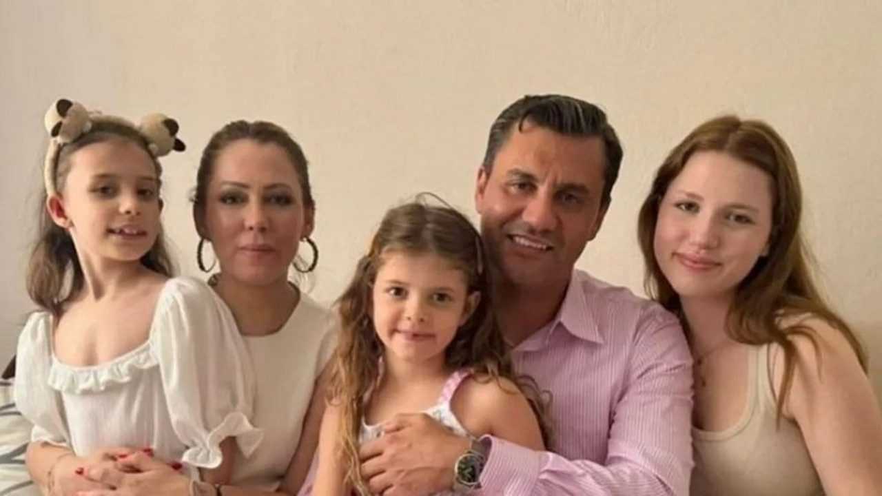 Ferdi Zeyrek Son Yolculuğuna Uğurlanıyor 5 Ferdi Zeyrek Son Yolculuguna Ugurlaniyor 7