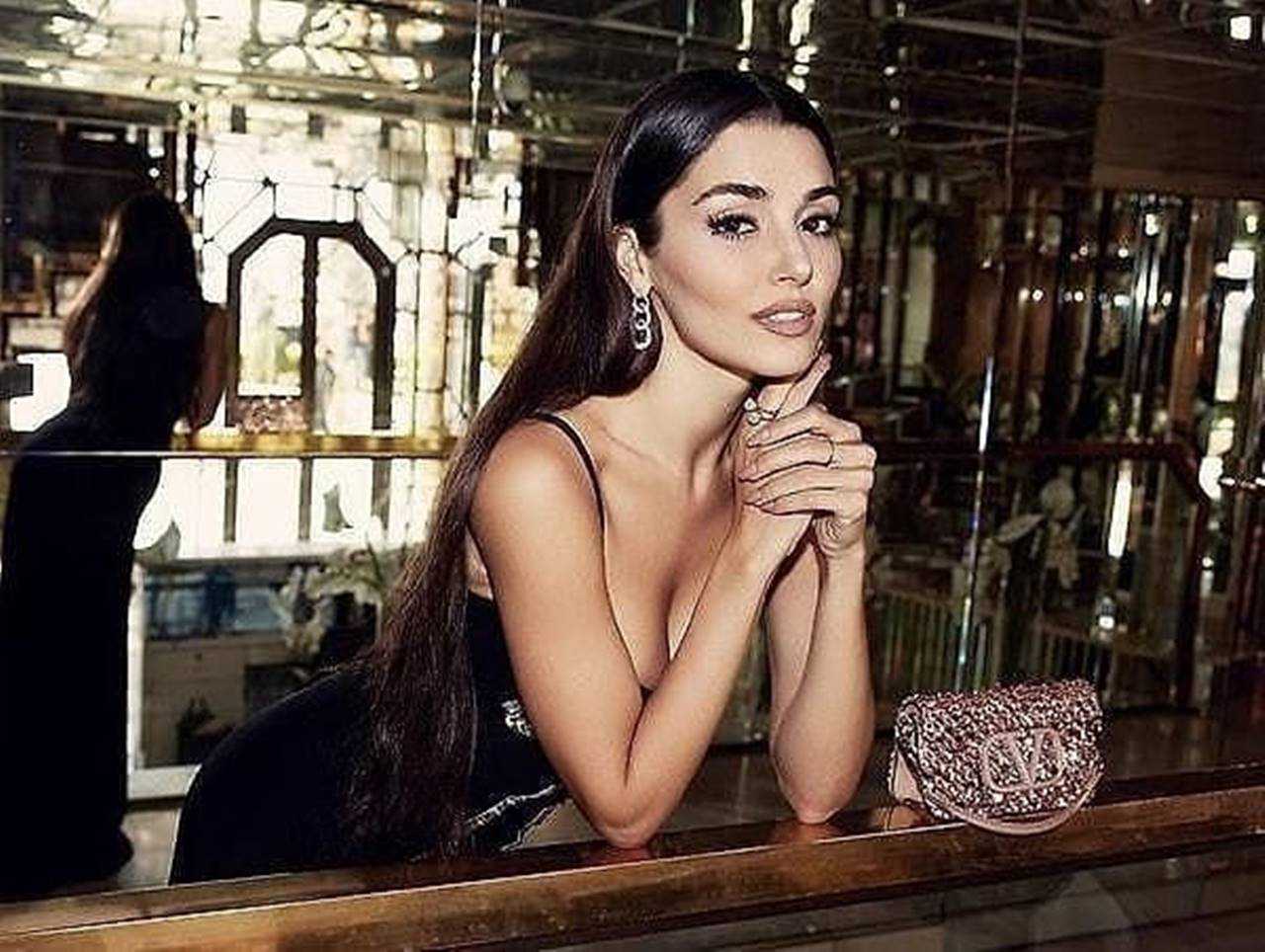 Hande Erçel’in İmaj Değişikliği Sosyal Medyayı Salladı 5 Hande Ercelin Imaj Degisikligi Sosyal Medyayi Salladi 6