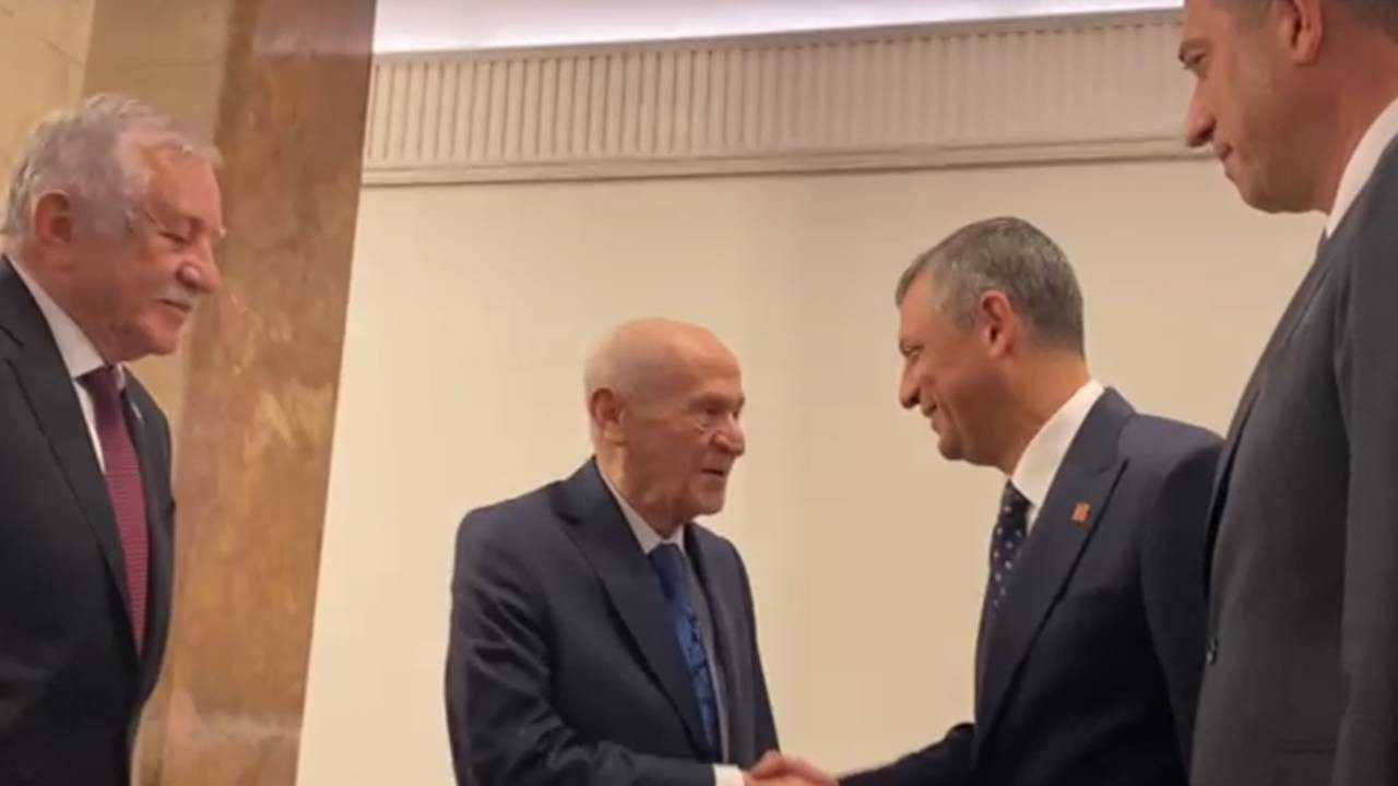 TBMM’de Başkent Rüzgarları: Bahçeli’den Özel’e Sıcak Tebrik 2 TBMMde Baskent Ruzgarlari Bahceliden Ozele Sicak Tebrik 3