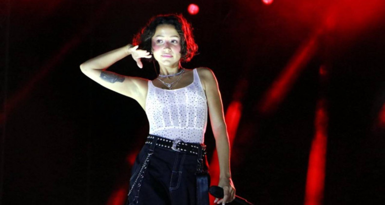 Yazın İlk Bomba Pozu Zeynep Bastık’tan Geldi