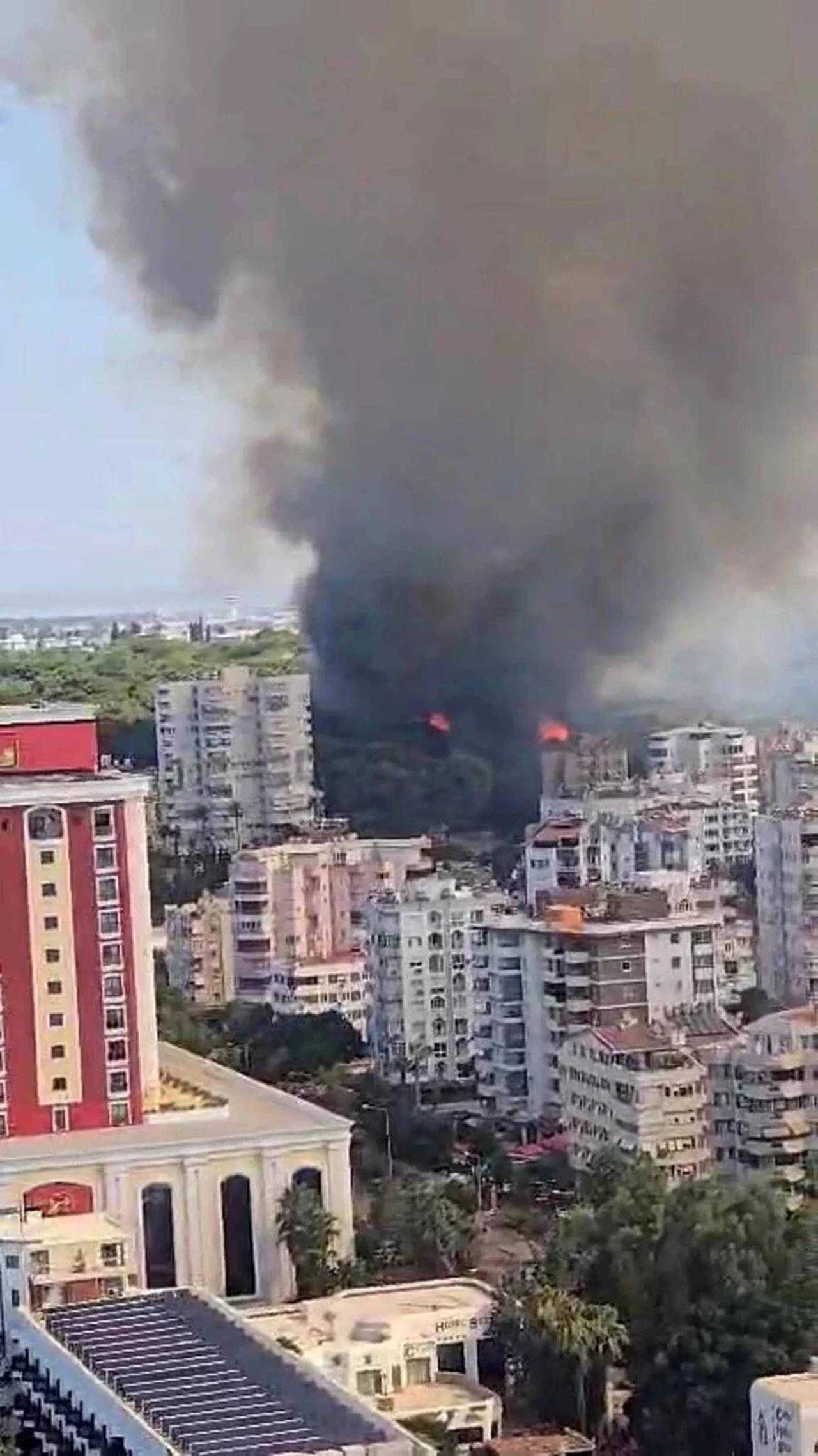Antalya Yanıyor: Üç İlçede Yangın ve Tahliyeler 2 Antalya Yaniyor Uc Ilcede Yangin ve Tahliyeler 3
