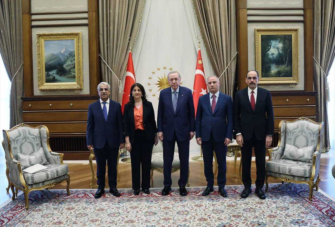 Beştepe’de Tarihi Hamle: PKK Silah Bırakıyor 2 Bestepede Tarihi Hamle PKK Silah Birakiyor 3