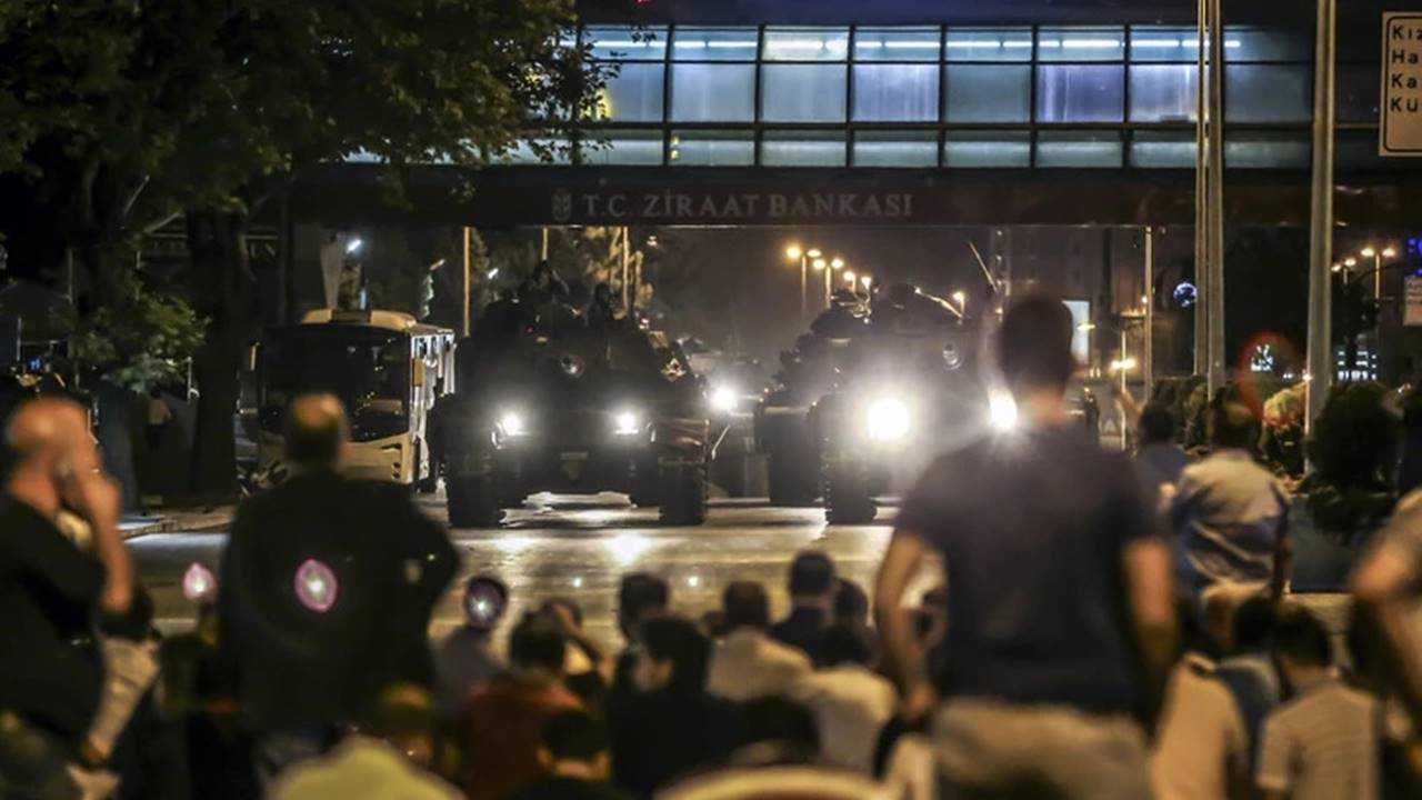 Darbe Geldi Halk Direndi 15 Temmuzun Sessiz Cigligi 5