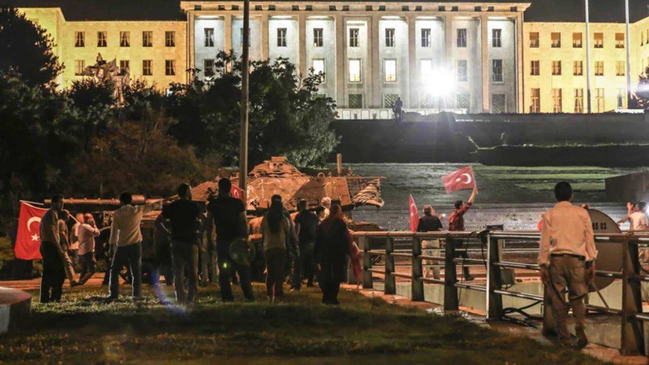 Darbe Geldi Halk Direndi 15 Temmuzun Sessiz Cigligi 7
