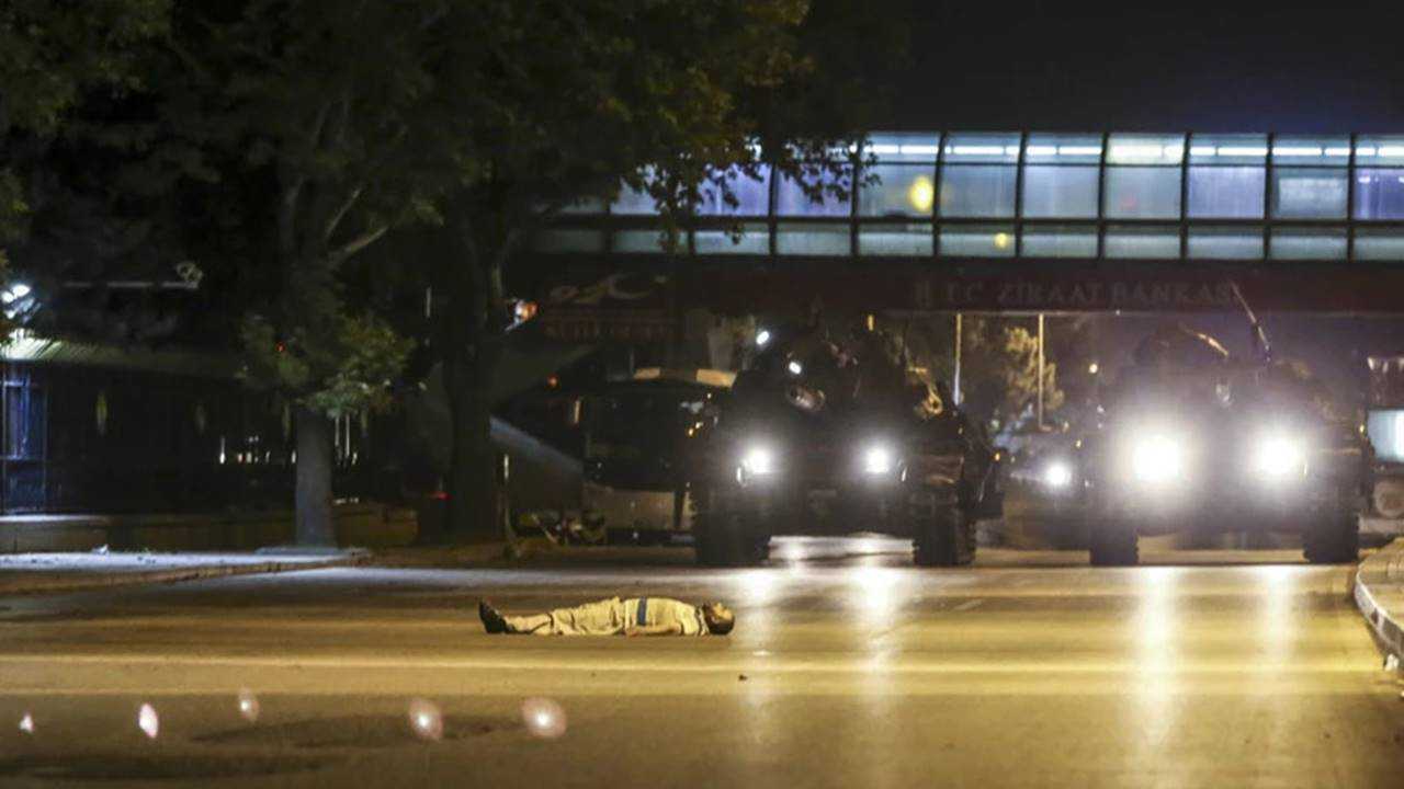 Darbe Geldi Halk Direndi 15 Temmuzun Sessiz Cigligi 8