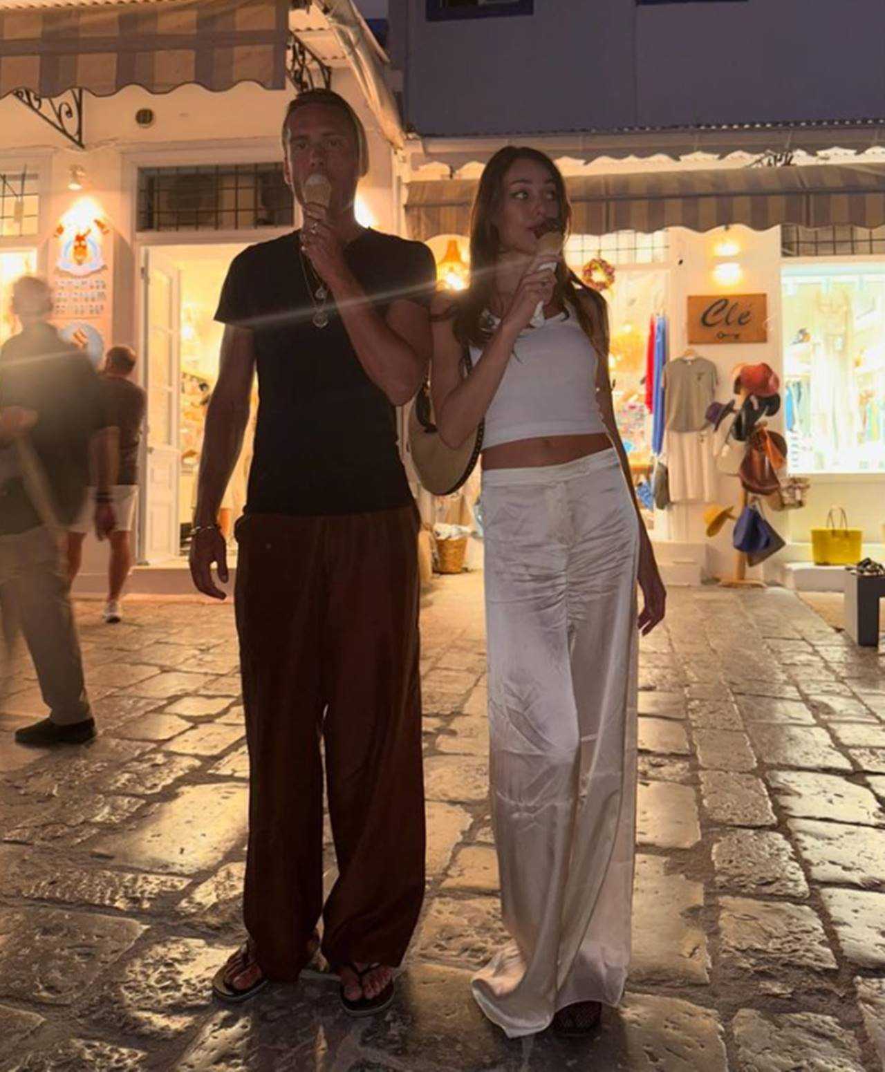Dilan Çiçek Deniz’den Hydra’da Aşk ve Tatil 4 Dilan Cicek Denizden Hydrada Ask ve Tatil 5