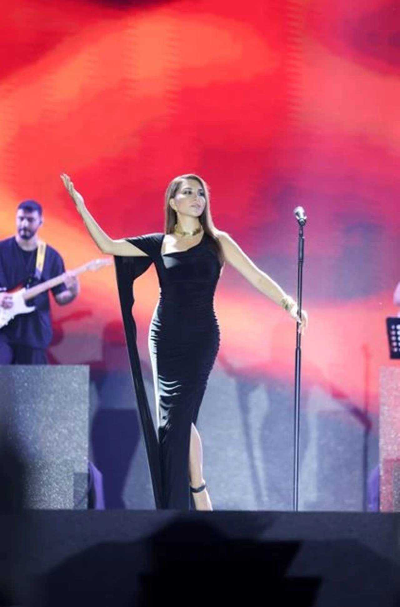 Ebru Yaşar Van’ı Ayağa Kaldırdı: Unutulmaz Bir Gece 3 Ebru Yasar Vani Ayaga Kaldirdi Unutulmaz Bir Gece 4